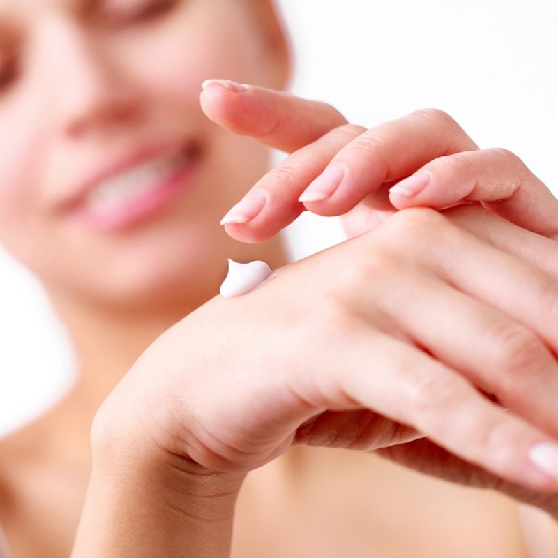Thành phần bên trong cũng là nguyên nhân gây vón cục kem chống nắng.