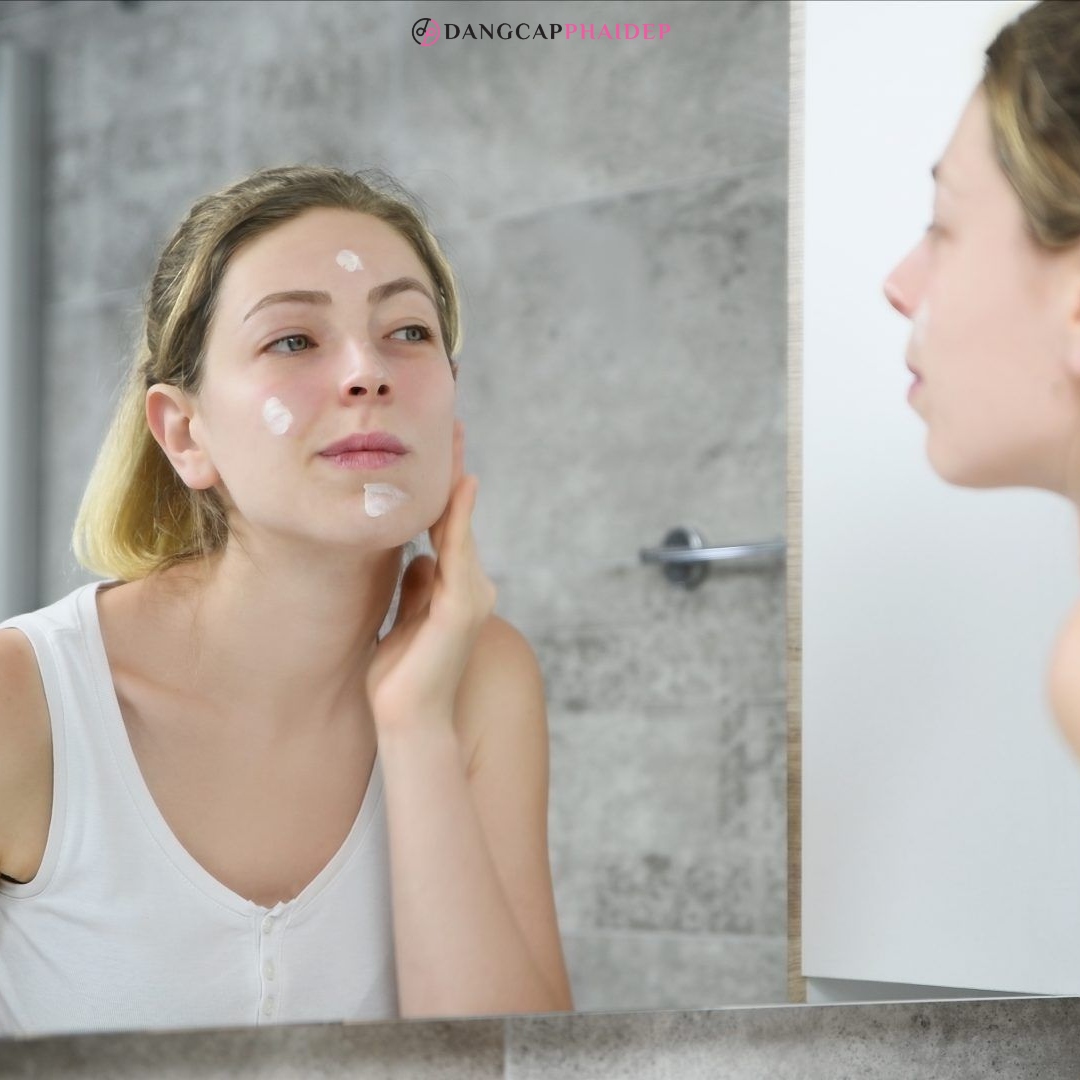 Có nhiều nguyên nhân khiến kem chống nắng bị vón cục.