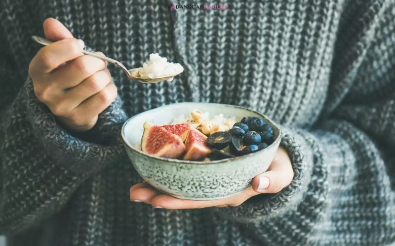 Ăn nhiều rau xanh, trái cây có thể giúp cải thiện làn da khô.