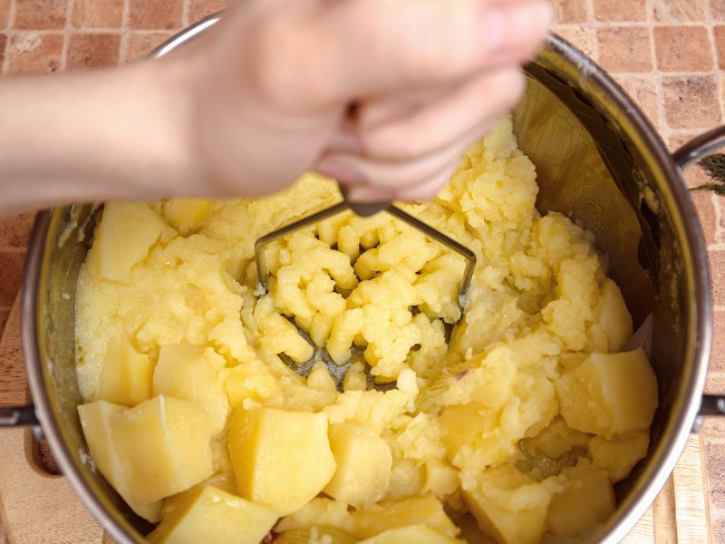 Cách làm mặt nạ trắng da bằng khoai tây