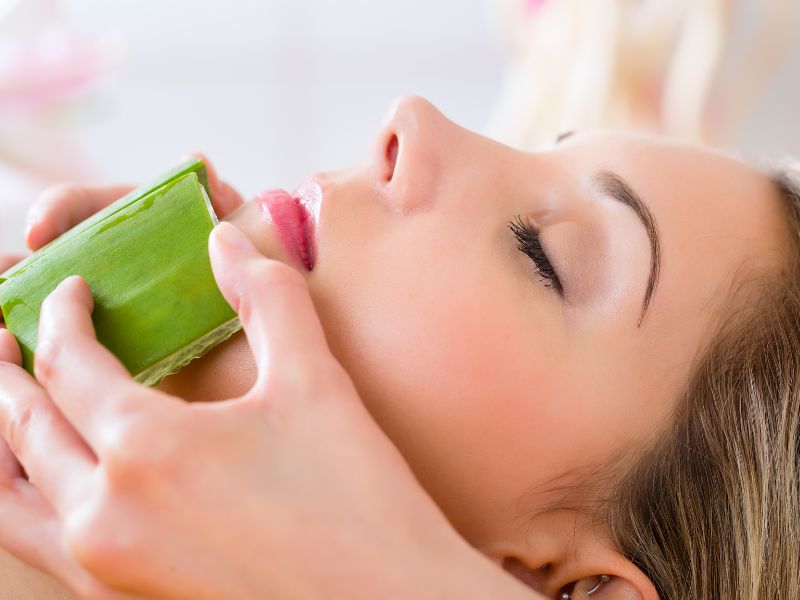 cách làm trắng da mặt bằng nha đam