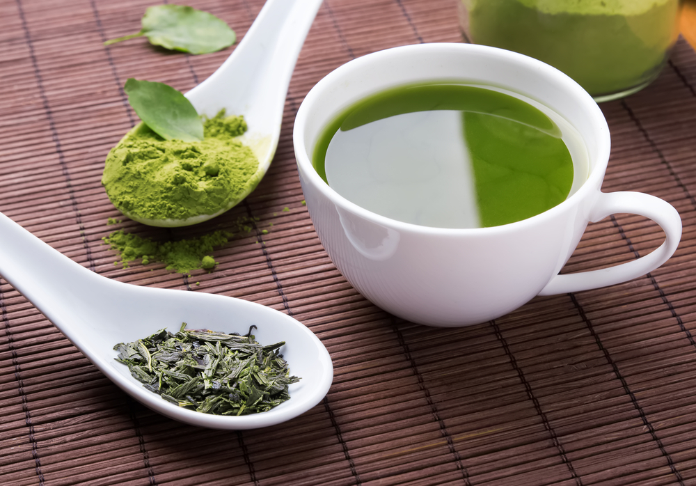 Trắng da từ bên trong với nước trà xanh