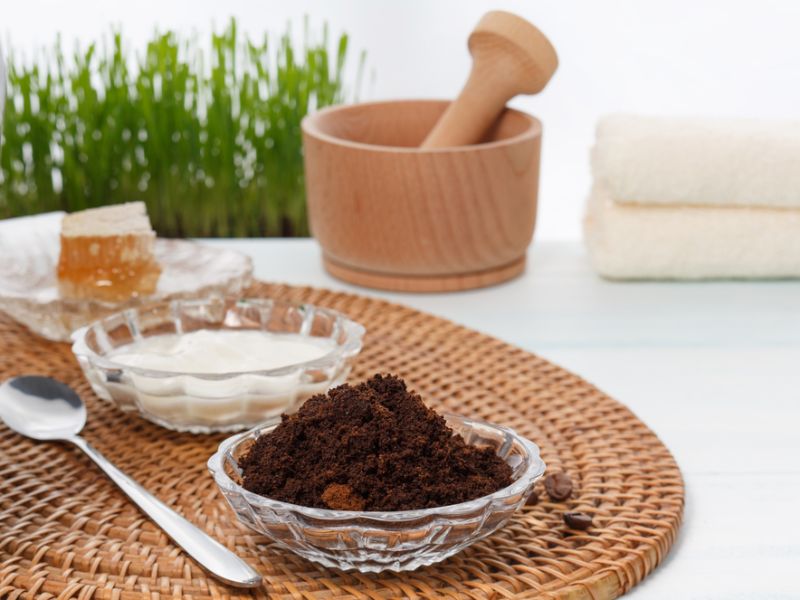 Cách làm trắng da mặt bằng bã cà phê