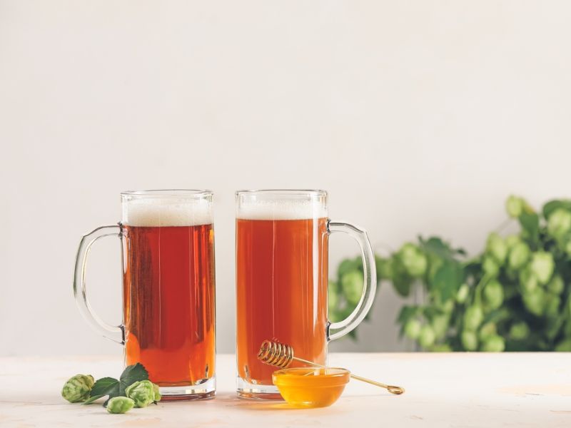  Làm da trắng mịn hồng hào bằng bia và mật ong