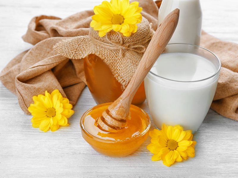 Cách làm trắng da bằng sữa tươi và mật ong