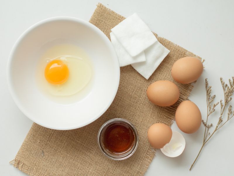Cách làm trắng da bằng trứng gà và mật ong