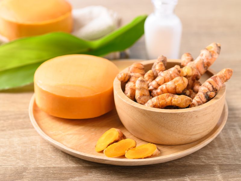cách làm trắng da bằng củ nghệ tươi