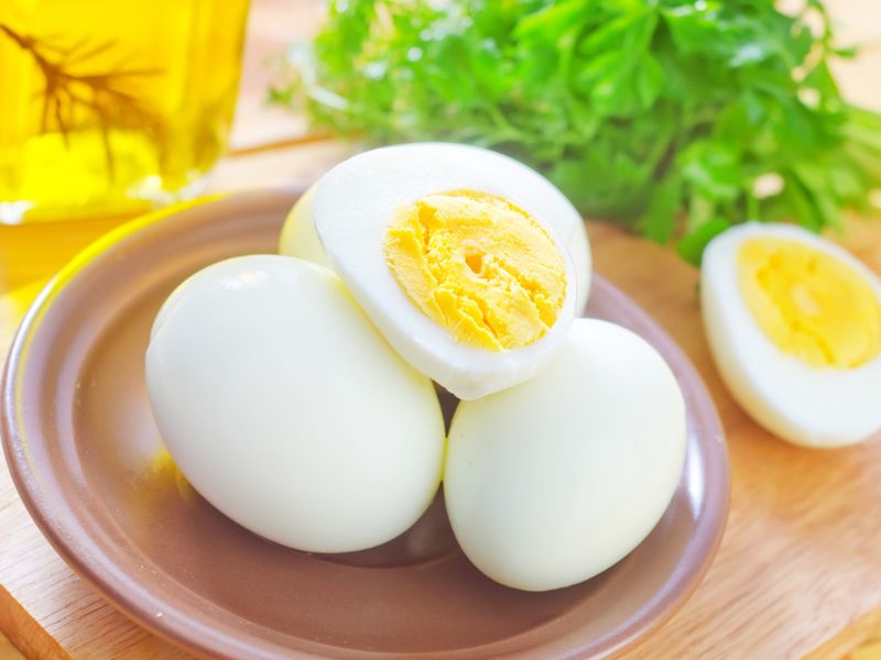 làm trắng da mặt bằng trứng gà