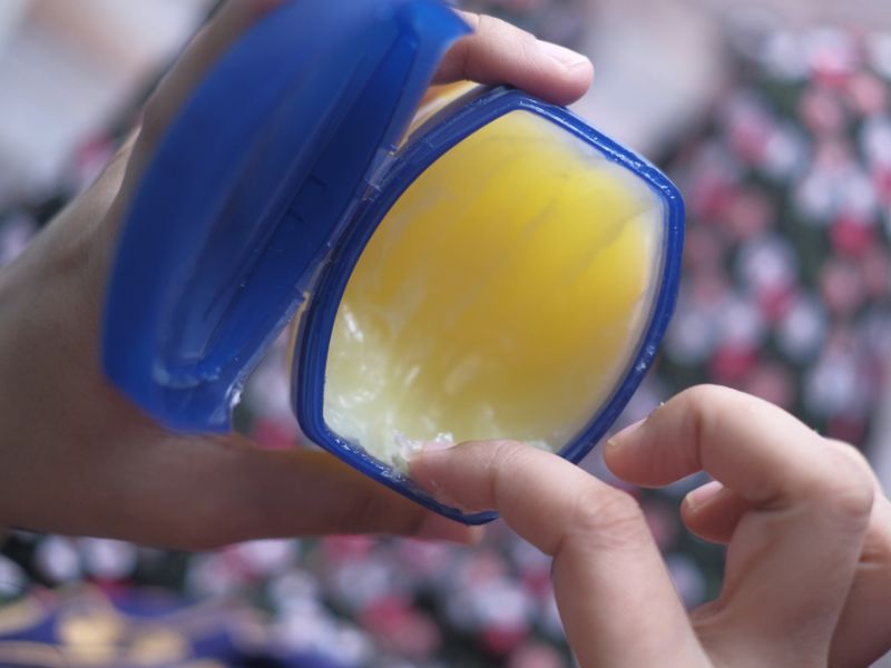 TOP 4 cách làm trắng da bằng vaseline cực hiệu quả