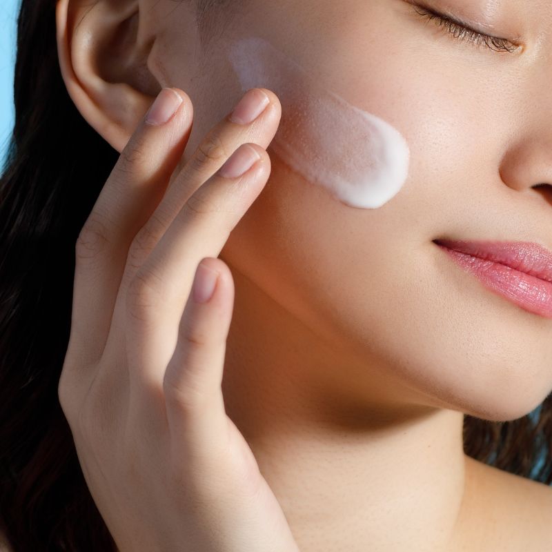 Kem chống nắng thích hợp vừa bảo vệ da tối ưu. Vừa giảm nguy cơ dị ứng, kích ứng.