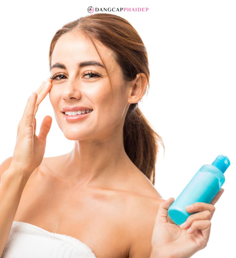 Nên bôi kem chống nắng trước khi ra ngoài 15 – 20 phút và bôi lại sau mỗi 2h để bảo vệ da tối ưu.