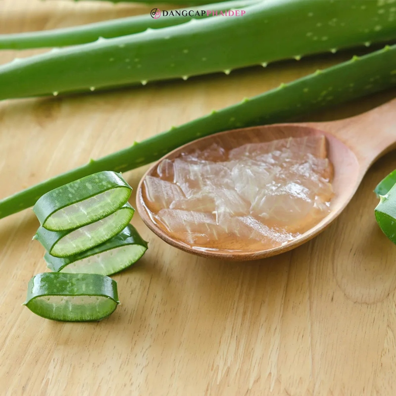 Sử dụng nguyên liệu thiên nhiên cũng là cách hiệu quả phục hồi da cháy nắng.
