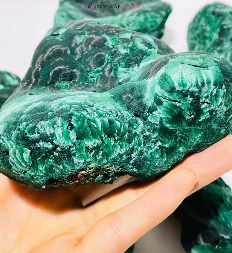 Malachite nổi tiếng là một trong những loại đá bảo vệ mạnh mẽ nhất.
