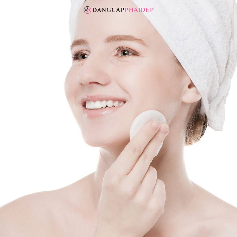 Hướng dẫn cách tẩy trang cho da mặt hiệu quả.