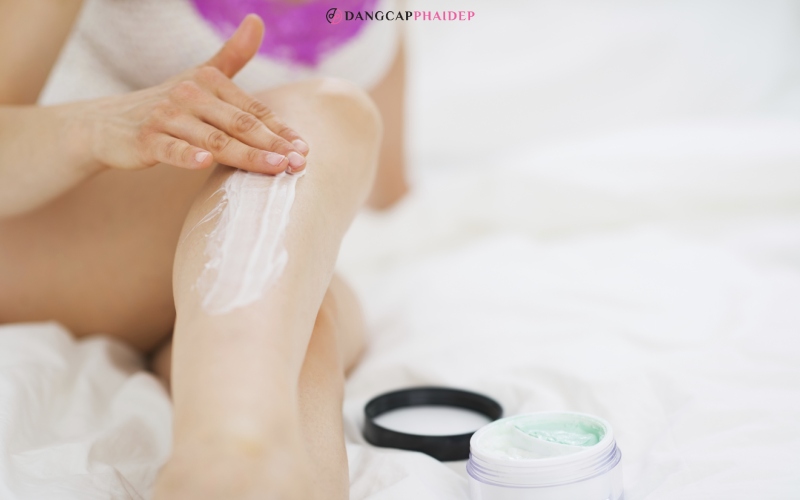 Kem dưỡng thể có mùi thơm tinh tế là cách tuyệt vời để lưu giữ hương thơm suốt cả ngày.