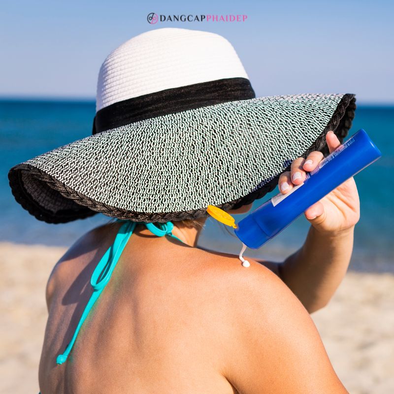Sử dụng kem chống nắng cho body đúng theo liều lượng để phát huy tối đa kết quả chống nắng.