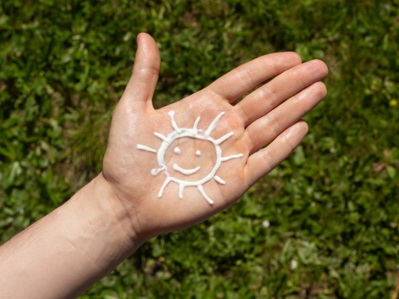 Tia UV trong ánh nắng mặt trời là một trong những nguyên nhân hàng đầu gây lão hóa da