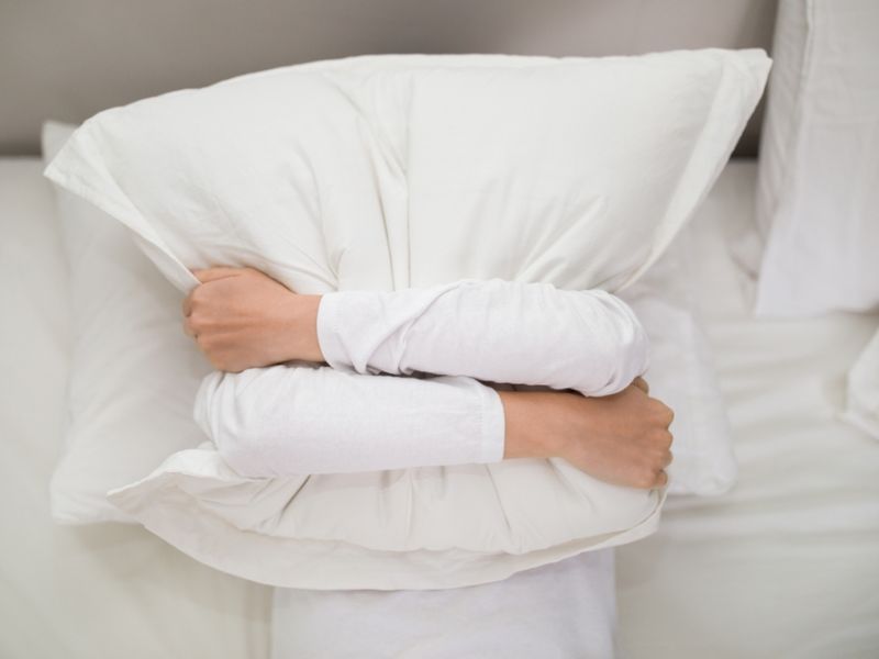Thiếu ngủ khiến da không có đủ thời gian để phục hồi và tái tạo, dẫn đến da xỉn màu, thiếu sức sống và dễ bị chảy xệ.
