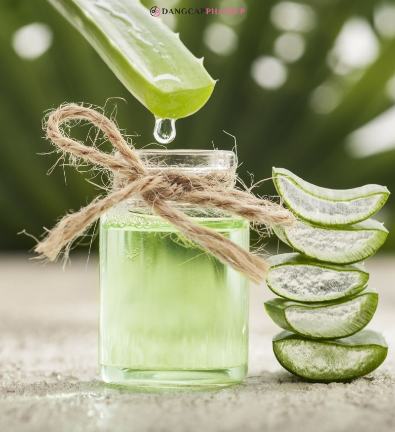 Nên thử lô hội ở vùng da nhỏ trước khi thoa toàn mặt.