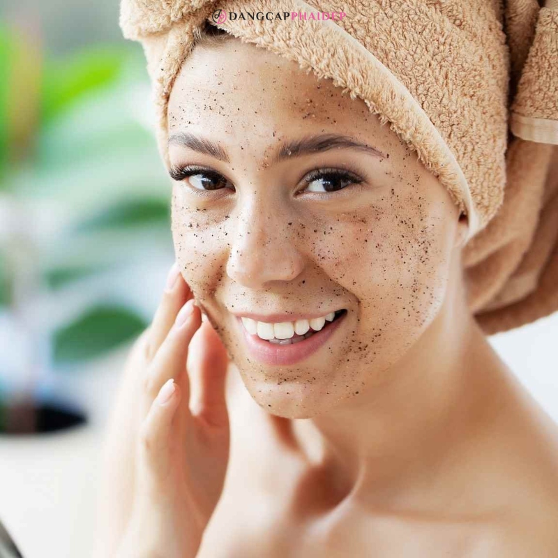 Không tẩy tế bào chết khiến da sần sùi, kém mịn màng và không đều màu.