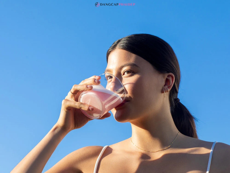 Trộn chung với thức uống có hương vị để giảm mùi khó chịu.
