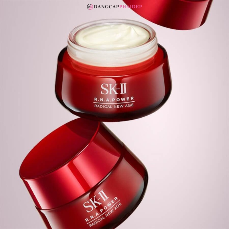 SK-II R.N.A Power chứa công thức Pitera và tinh chất Radical New Age Complex.