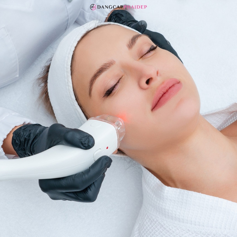 Điều trị mụn thịt bằng biện pháp xâm lấn cho kết quả nhanh chóng.