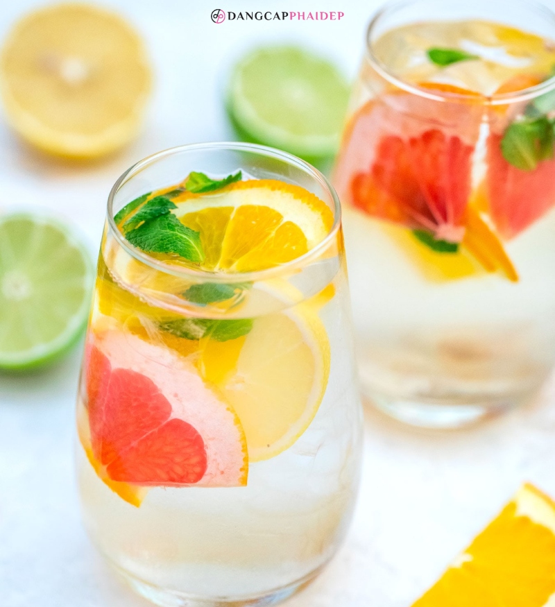 Tùy mục đích detox, bạn nên chọn thời điểm uống thích hợp.